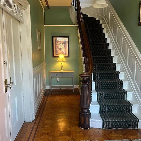 1 Bedroom Private Victorian Apt In Convenient City Location On 5 Acre, Sleeps 4 波基普西 外观 照片